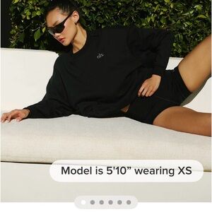 ALO Yoga Black Sweatshirt accolade black crop nwt